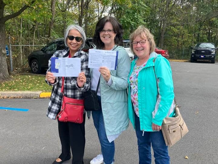 I ran into several enthusiastic voters who also were turning in their ballots. Way to go ladies!!!